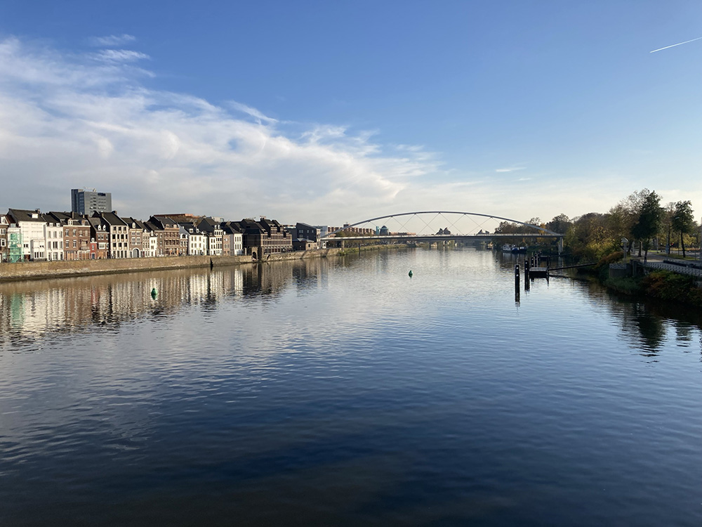 Vue sur la Meuse à Maastricht aux Pays-Bas